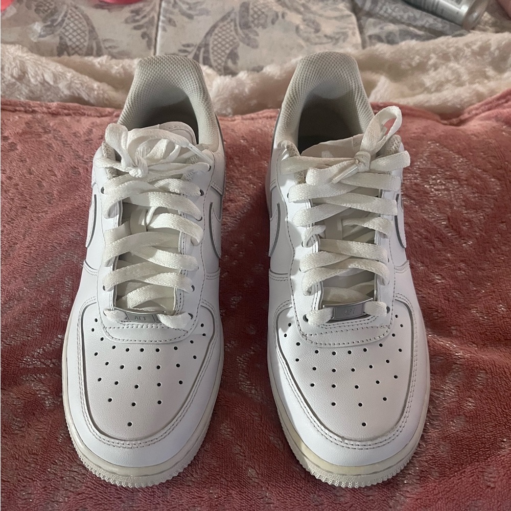 Women’s Nike Air Force Ones low casual sneakers. Size 7.5 in great condition.